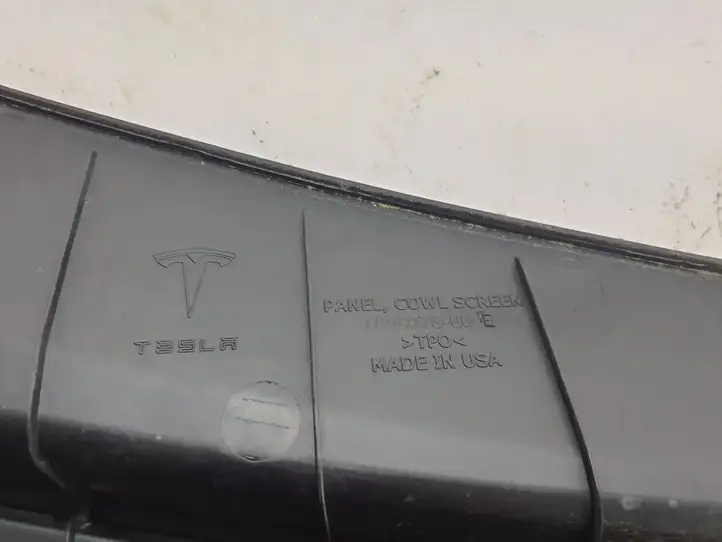 Tesla Model S (2012 - 2016) 1008976 Жабо стеклоочистителей — фото 4