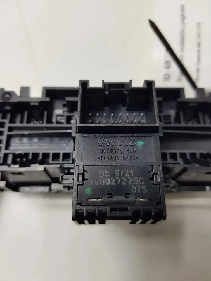 Skoda Superb B8 (3V) (2015 - 2023) 3V0927225C Кнопка ручного тормоза — фото 4