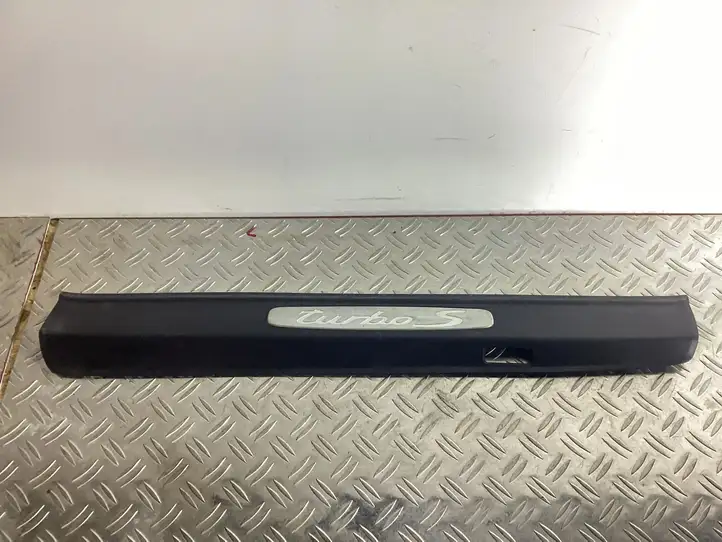 Porsche 911 991 (2011 - 2019) 99155530327 Внутренняя отделка переднего порога — фото 1