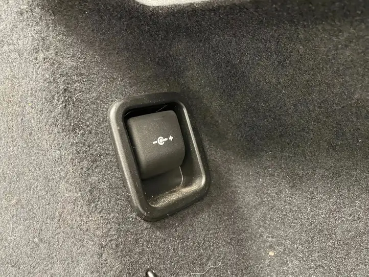 BMW X1 F48 F49 (2015 - 2022) 7425644 Прочая отделка багажника — фото 6