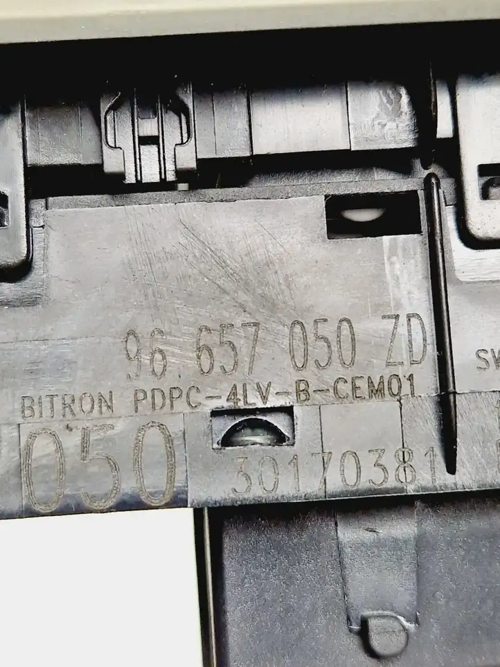 Citroen C4 (2011 - 2016) 96657050ZD Кнопка стеклоподъемников — фото 8