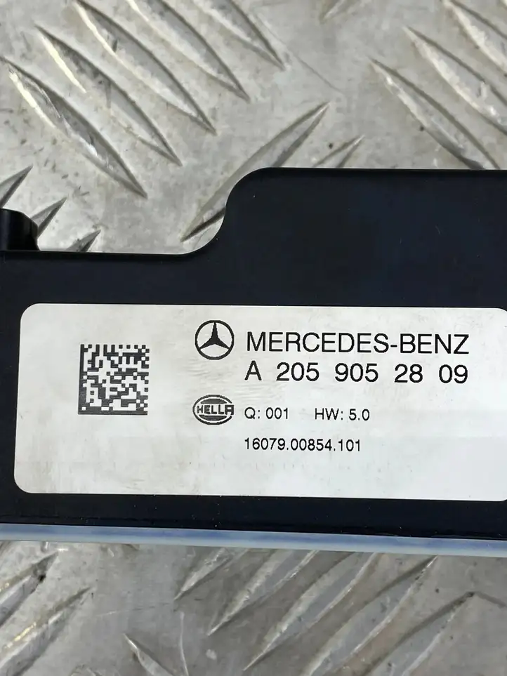 Mercedes-Benz C W205 (2014 - 2021) A2059052809 Преобразователь напряжения — фото 4