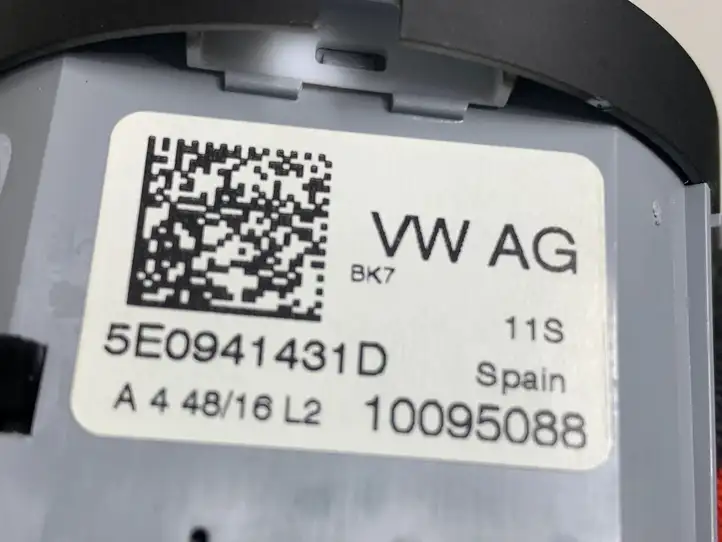 Skoda Octavia Mk3 (5E) (2013 - 2019) 5E0941431D Включатель фонарей — фото 4