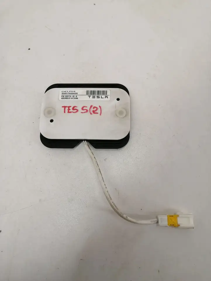 Tesla Model S (2012 - 2016) 100577800B Датчик занятости сиденья — фото 1