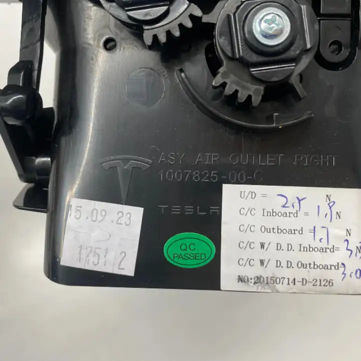 Tesla Model S (2016 - 2021) 100783400C Боковой воздушный дефлектор — фото 4
