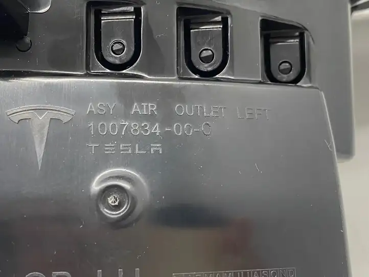 Tesla Model S (2016 - 2021) 100783400C Боковой воздушный дефлектор — фото 6