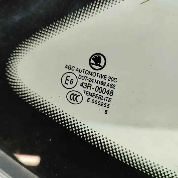 Skoda Superb B8 (3V) (2015 - 2023) 3V9845298K Форточка двери — фото 4