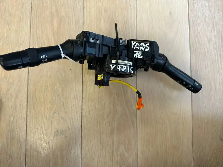 Toyota Yaris (2012 - 2014) 75E324 Комплект ручек — фото 3