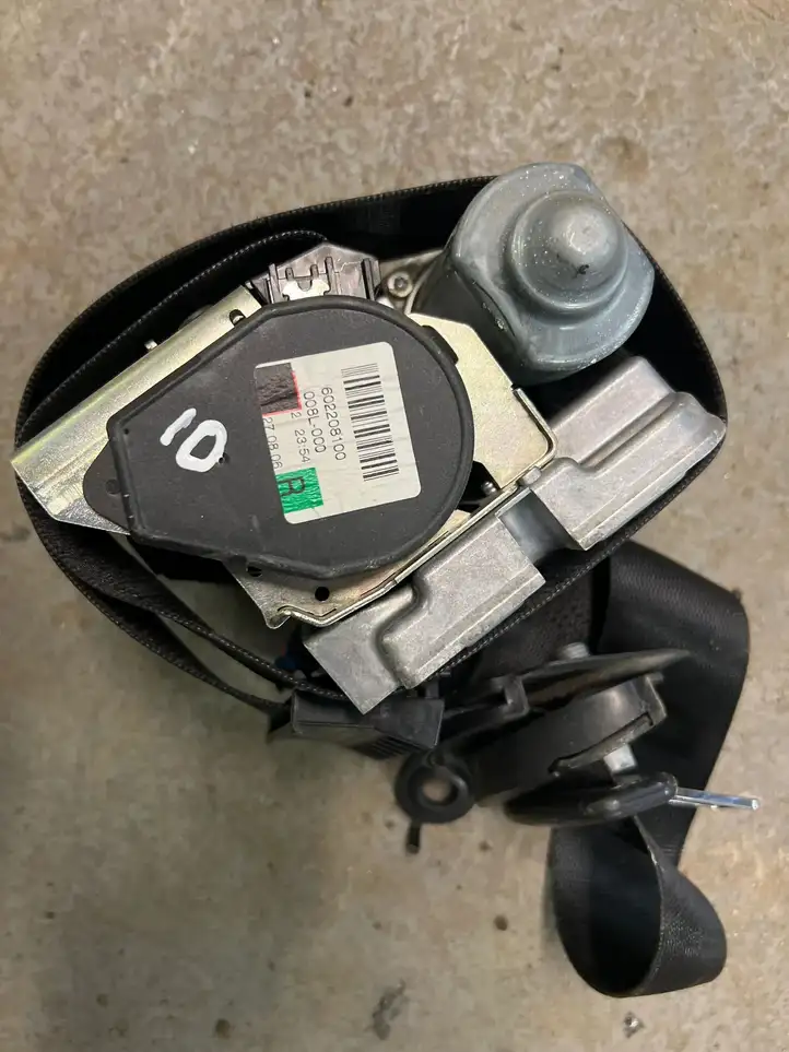 Mercedes-Benz E W211 (2002 - 2009) 2118604286 Передний ремень безопасности — фото 2