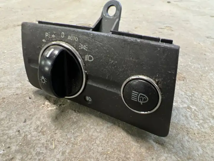 Mercedes-Benz E W211 (2002 - 2009) 2115450104 Включатель фонарей — фото 1