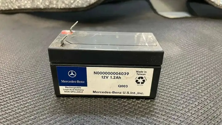 Mercedes-Benz ML W166 (2012 - 2017) N000000004039 Аккумулятор — фото 1