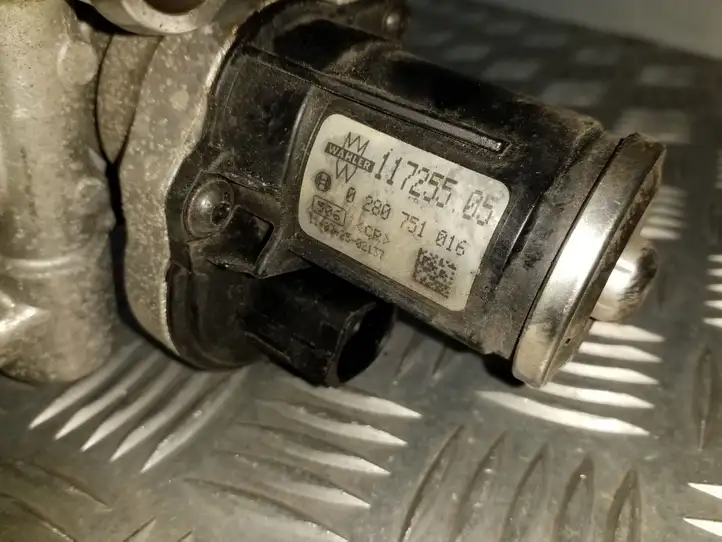Volkswagen Jetta VI (2011 - 2018) 03L131512BL Охладитель клапана EGR — фото 7