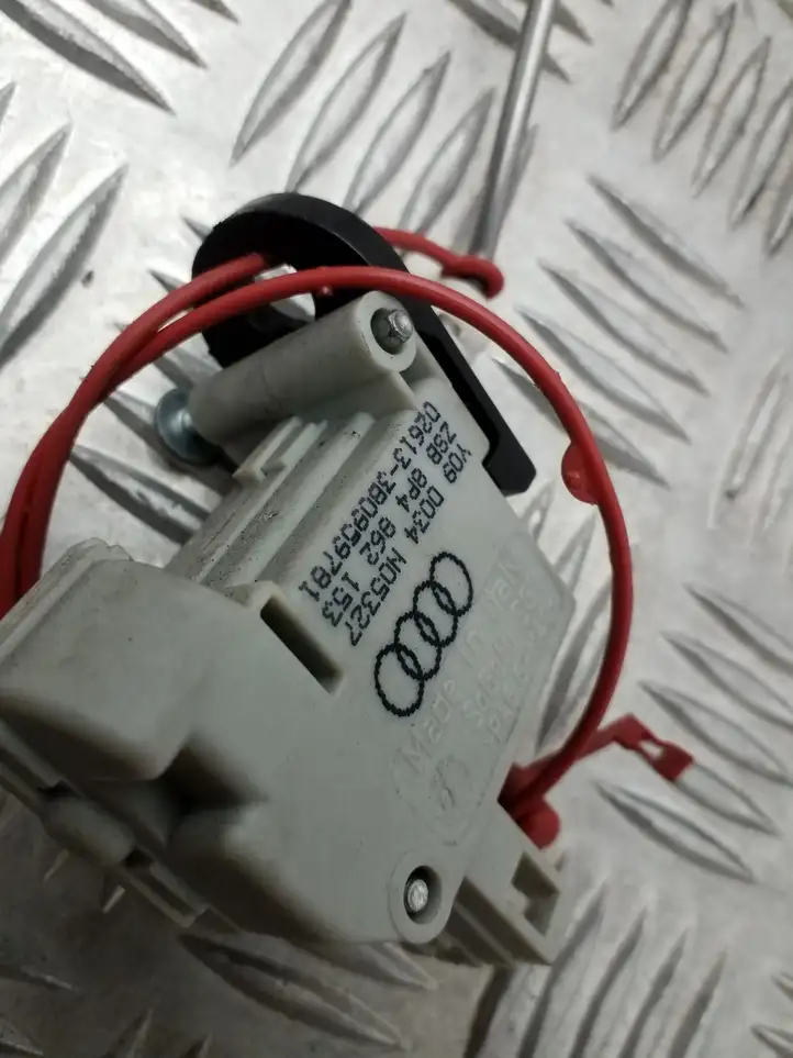 Audi A3/S3 8P (2008 - 2013) 8P4862153 Замок крышки топливного бака — фото 4