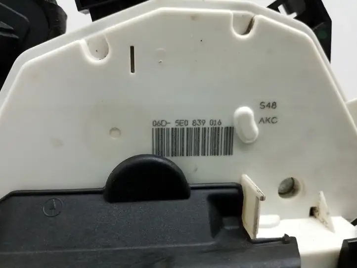 Skoda Octavia Mk3 (5E) (2013 - 2019) 5E0839016 Замок задней двери — фото 4