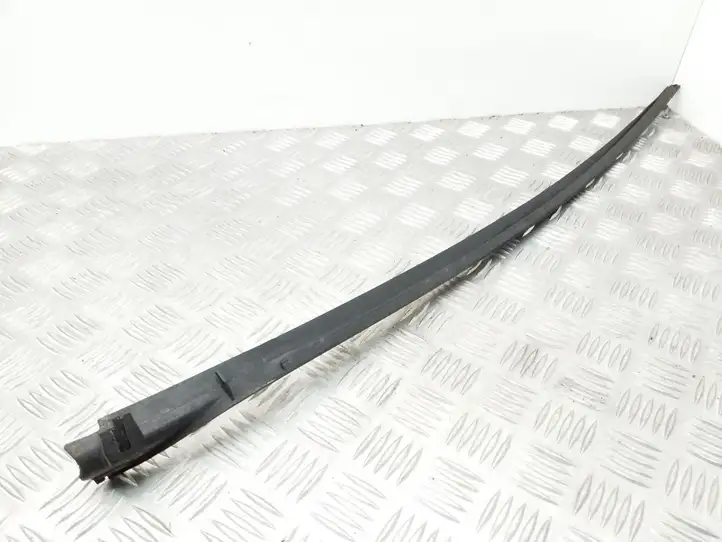 Volkswagen Golf V (2003 - 2009) 1K0854320E Накладка стоек лобового стекла — фото 3