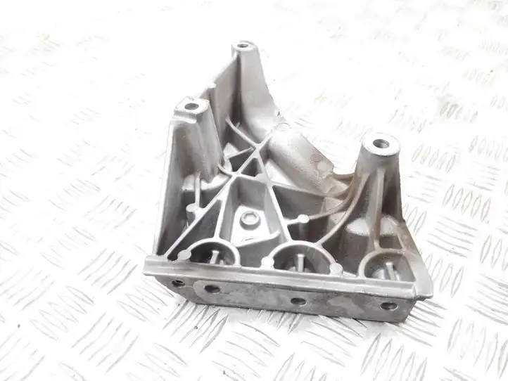 Seat Ibiza IV (6J,6P) (2008 - 2017) 03L199207A Кронштейн двигателя — фото 2