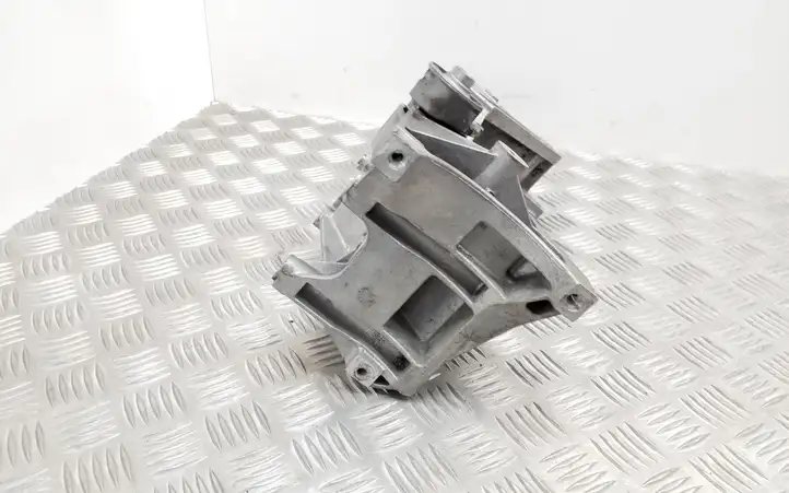 Audi A4 S4 B8 8K (2011 - 2015) 03L903143R Кронштейн генератора — фото 3