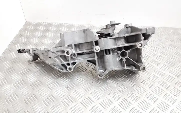 Audi A4 S4 B8 8K (2011 - 2015) 03L903143R Кронштейн генератора — фото 4