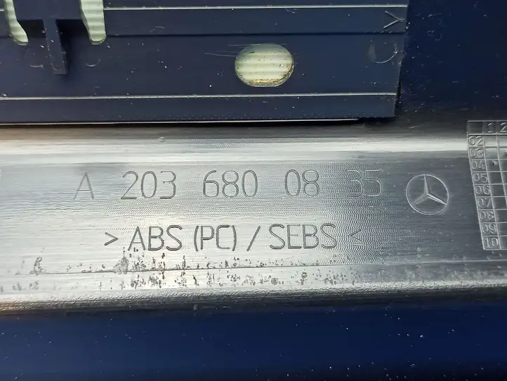 Mercedes-Benz C W203 (2000 - 2007) A2036800835 Наружная отделка переднего порога — фото 2