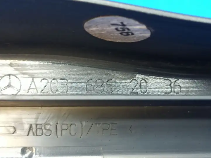 Mercedes-Benz C W203 (2000 - 2007) A2036862036 Внутренняя отделка переднего порога — фото 9