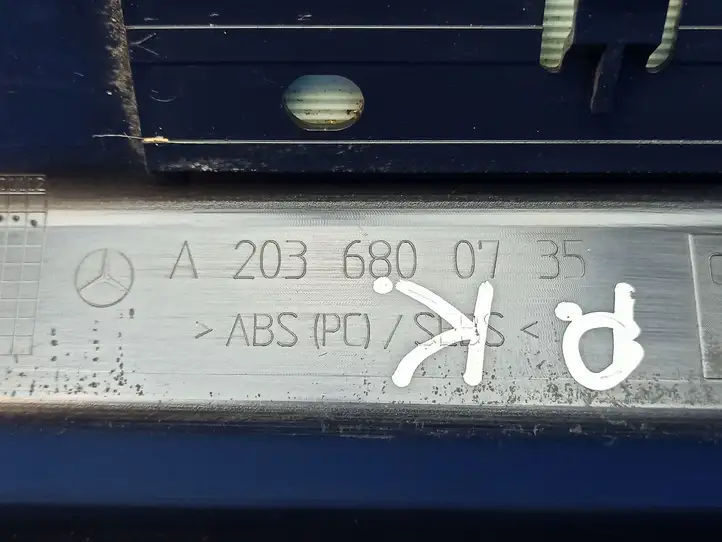 Mercedes-Benz C W203 (2000 - 2007) A2036800735 Наружная отделка переднего порога — фото 9