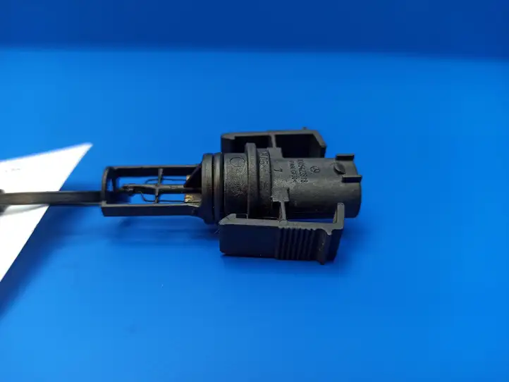 Mercedes-Benz E W211 (2002 - 2009) 0005422818 Датчик температуры впускного воздуха — фото 2