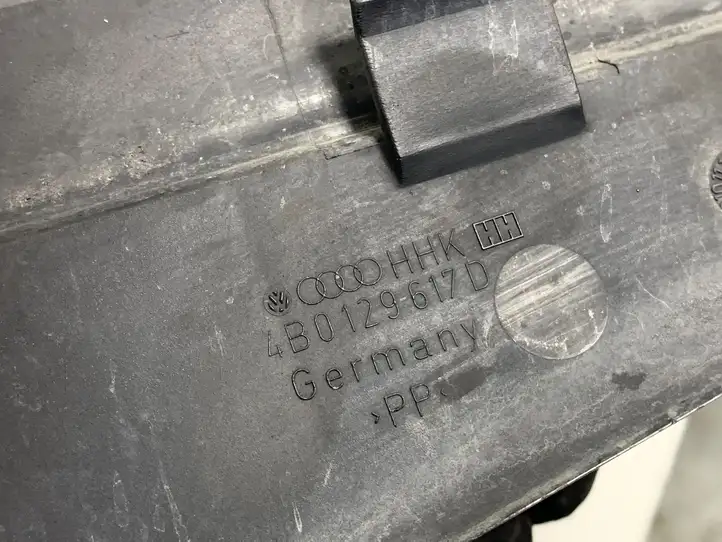 Audi A6 S6 C5 4B (2001 - 2004) 4B0129617D Детали воздухозаборника — фото 3