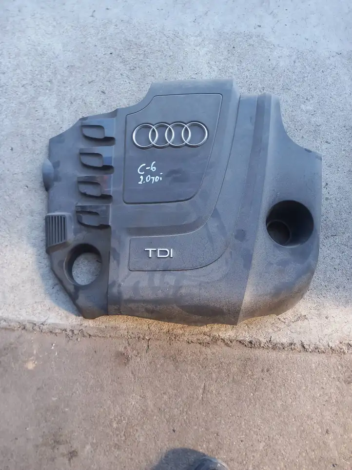 Audi A6 S6 C6 4F (2008 - 2011) 03L103925Q Крышка двигателя декоративная — фото 1