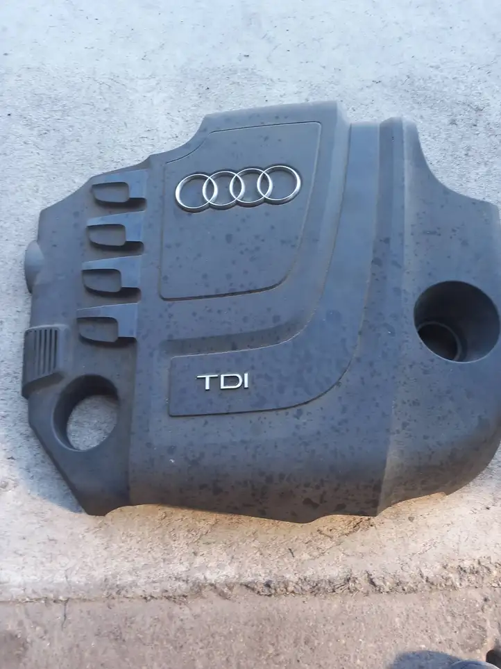 Audi A6 S6 C6 4F (2008 - 2011) 03L103925G Крышка двигателя декоративная — фото 1