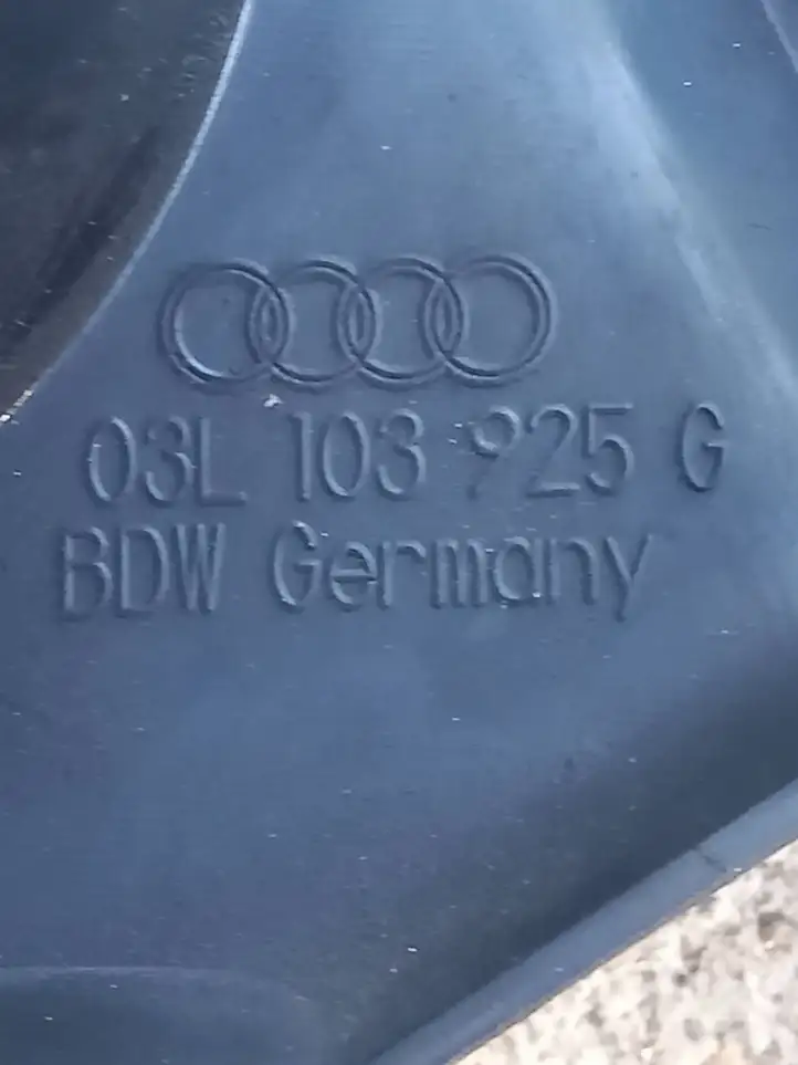 Audi A6 S6 C6 4F (2008 - 2011) 03L103925G Крышка двигателя декоративная — фото 3