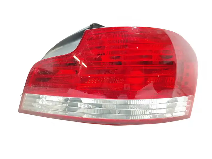 BMW 1 E82 E88 (2007 - 2014) 4869810 Задний фонарь в кузове — фото 1