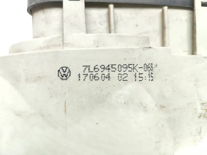 Volkswagen Touareg I (2002 - 2010) 7L6945095K Задний фонарь в кузове — фото 4