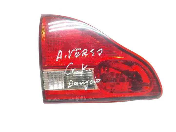 Toyota Avensis Verso (2001 - 2004) Задний фонарь в крышке багажника — фото 1