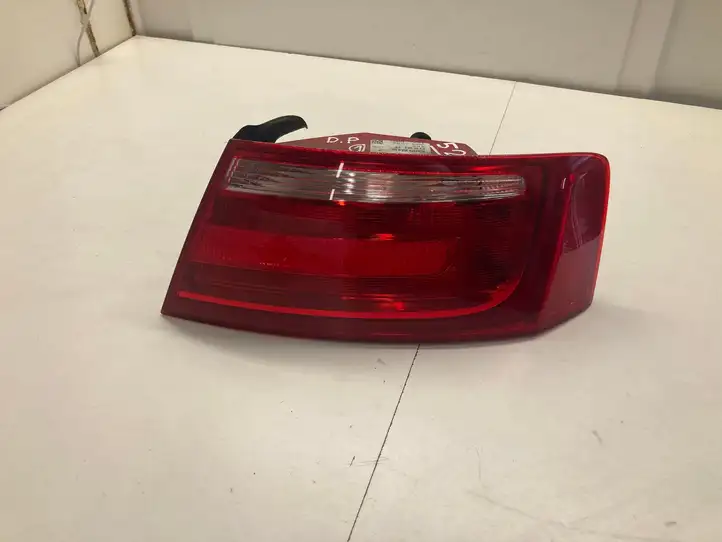 Audi A5 8T 8F (2011 - 2016) 8T8945096E Задний фонарь в кузове — фото 2