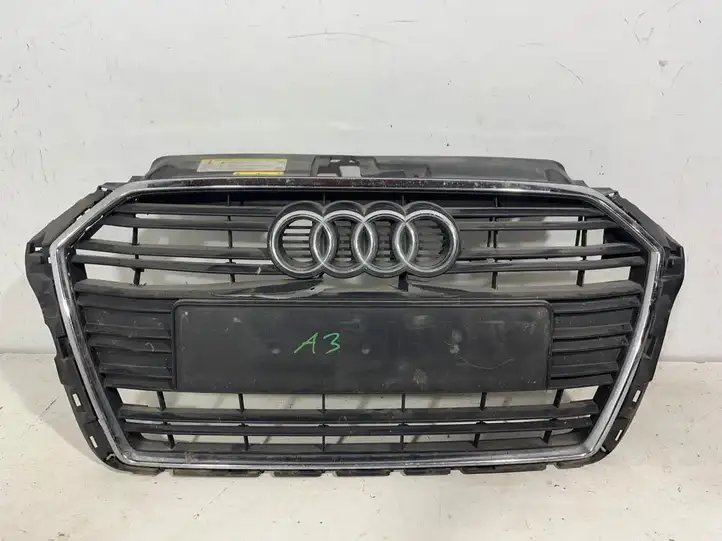 Audi A3/S3 8V (2016 - 2020) 8V3853651AA Верхняя решетка радиатора — фото 1