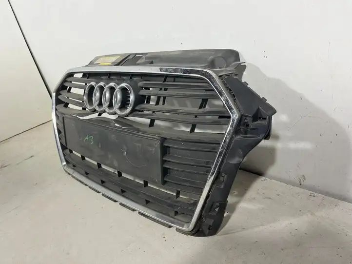 Audi A3/S3 8V (2016 - 2020) 8V3853651AA Верхняя решетка радиатора — фото 2
