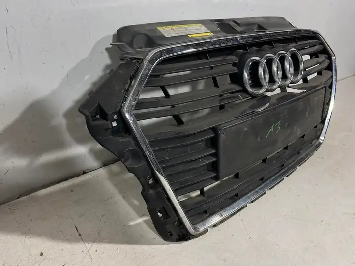 Audi A3/S3 8V (2016 - 2020) 8V3853651AA Верхняя решетка радиатора — фото 7