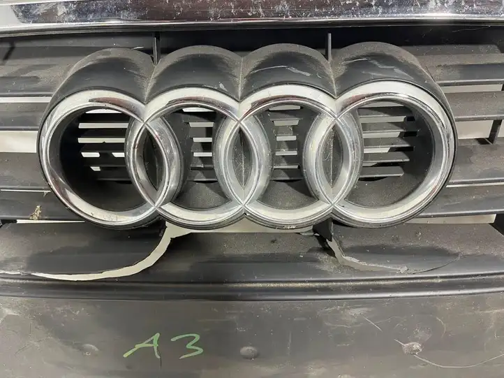 Audi A3/S3 8V (2016 - 2020) 8V3853651AA Верхняя решетка радиатора — фото 8