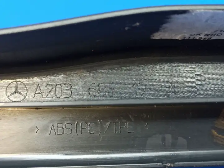 Mercedes-Benz C W203 (2000 - 2007) A2036861936 Внутренняя отделка переднего порога — фото 8