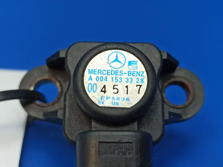 Mercedes-Benz C W203 (2000 - 2007) A0041533328 Датчик давления воздуха впуска — фото 3