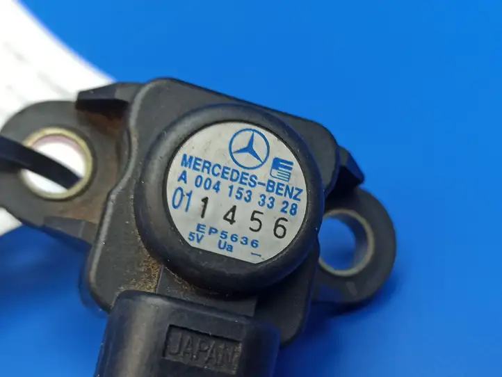 Mercedes-Benz C W203 (2000 - 2007) A0041533328 Датчик давления воздуха впуска — фото 4
