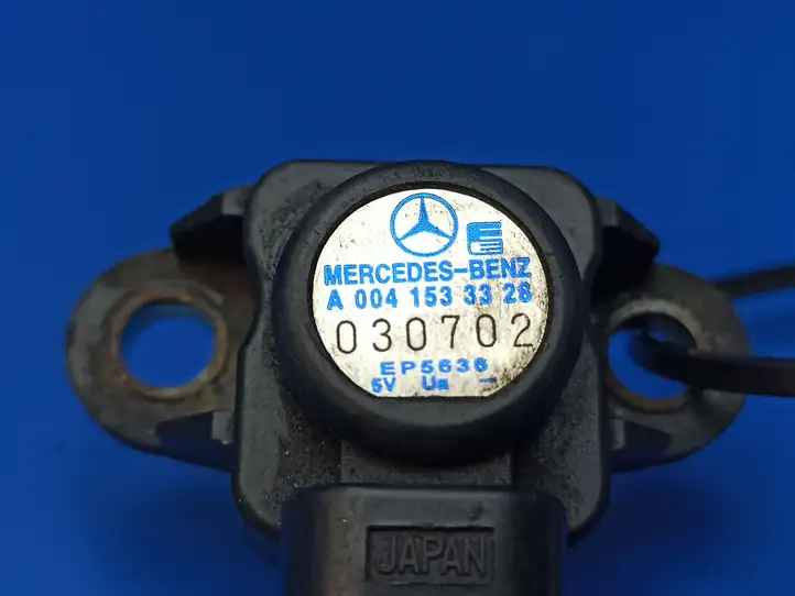 Mercedes-Benz C W203 (2000 - 2007) A0041533328 Датчик давления воздуха впуска — фото 4