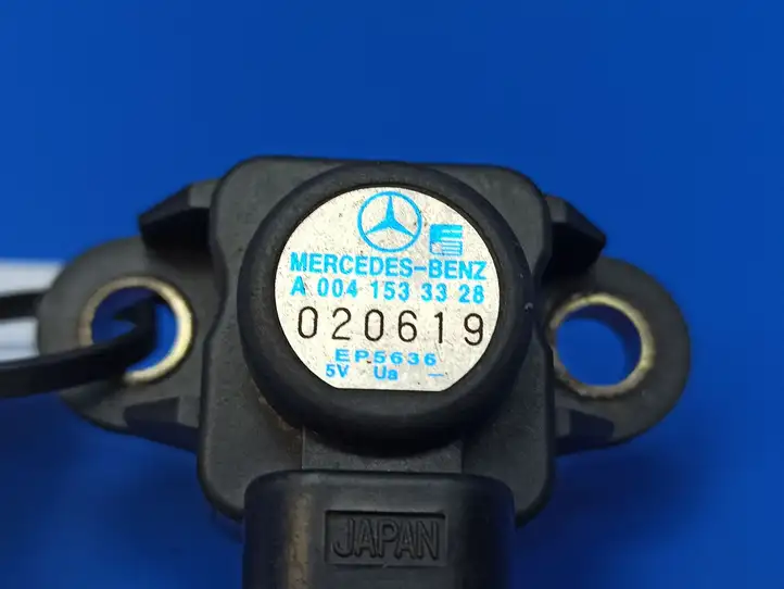 Mercedes-Benz C W203 (2000 - 2007) A0041533328 Датчик давления воздуха впуска — фото 7