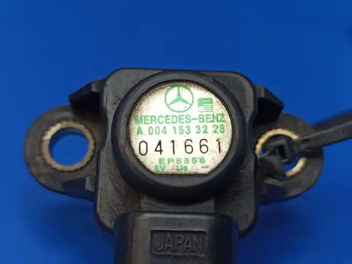 Mercedes-Benz E W211 (2002 - 2009) A0041533228 Датчик давления воздуха впуска — фото 6