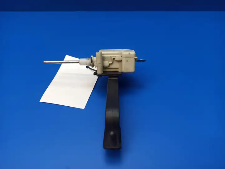 Mercedes-Benz C W203 (2000 - 2007) A2038201997 Замок крышки топливного бака — фото 4