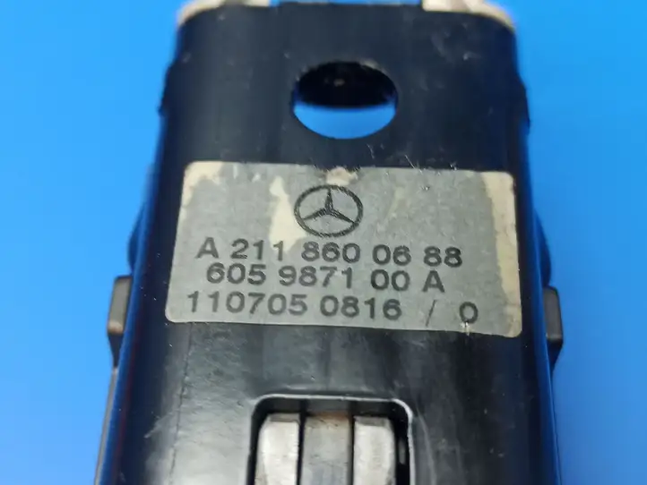 Mercedes-Benz E W211 (2002 - 2009) A2118600688 Электродвигатель регулировки ремня безопасности — фото 4