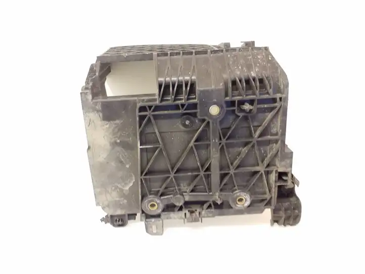 Renault Scenic II - Grand scenic II (2003 - 2006) 8200467409 Площадка аккумулятора — фото 1