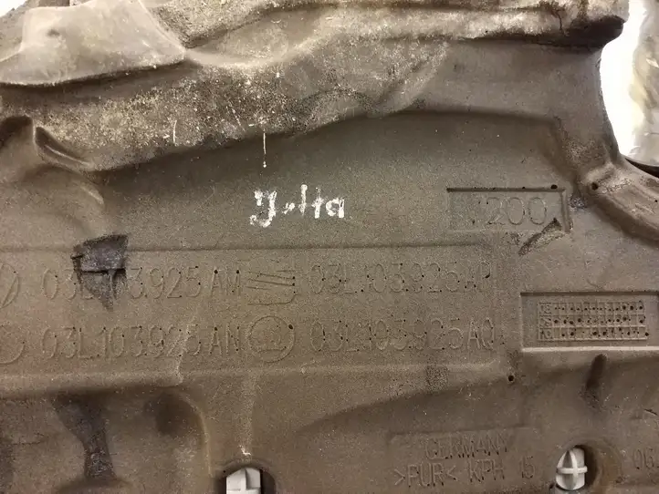 Volkswagen Jetta VI (2011 - 2018) 03L103925AP Крышка двигателя декоративная — фото 3