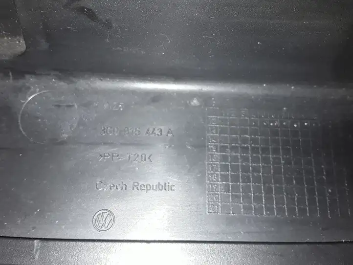 Audi A3/S3 8P (2008 - 2013) 3C0915443A Крышка ящика аккумулятора — фото 3