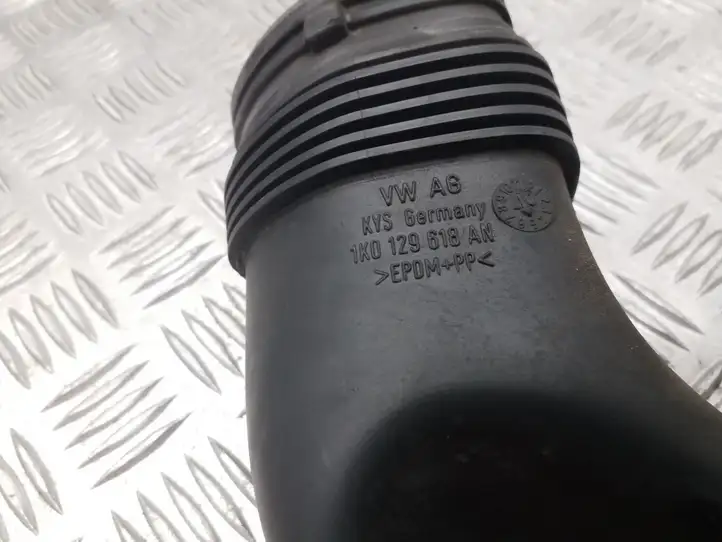 Audi A3/S3 8P (2004 - 2008) 1K0129618AN Детали воздухозаборника — фото 2